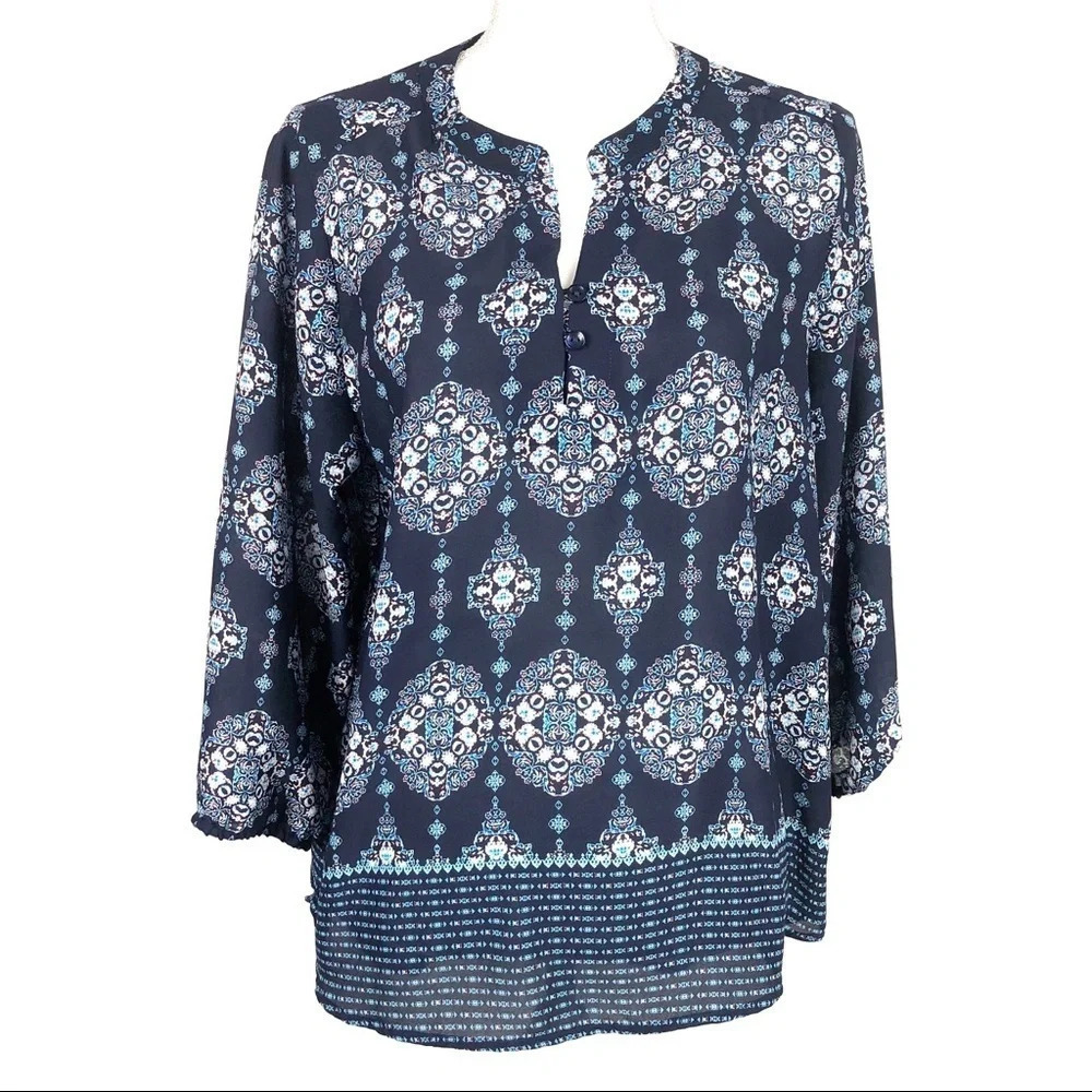 Stitch Fix 0+0 Navy Medallion Print 3/4 Sleeve Top